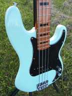 4_squier_precision_bass.jpg