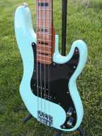 5_squier_precision_bass.jpg
