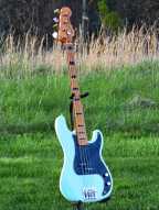 8_squier_precision_bass.jpg